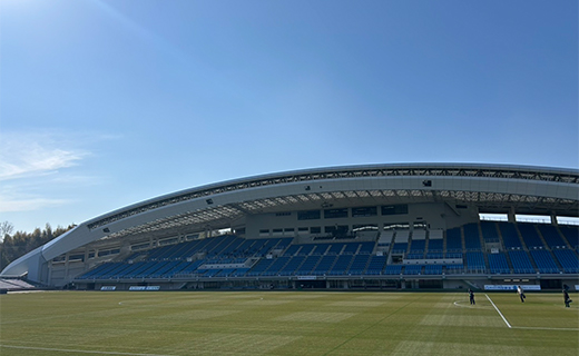 ピッチサイドシート指定（B2）から見えるスタジアム写真