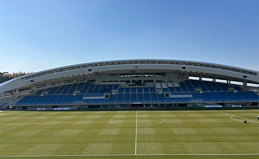 バックスタンド指定から見えるスタジアム写真